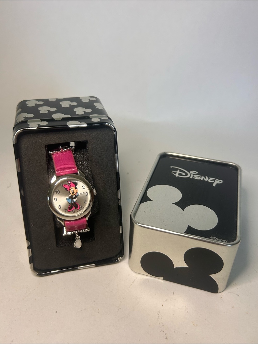 NWT Girls Minnie Mouse Disney Pink‎ Watch Heart Charm Analog (Needs Battery)